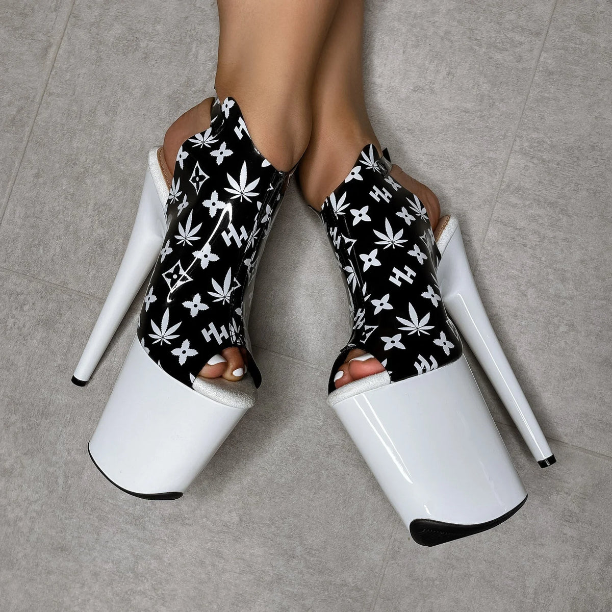 Hella Heels - Branded Shield 8" - divasdenau