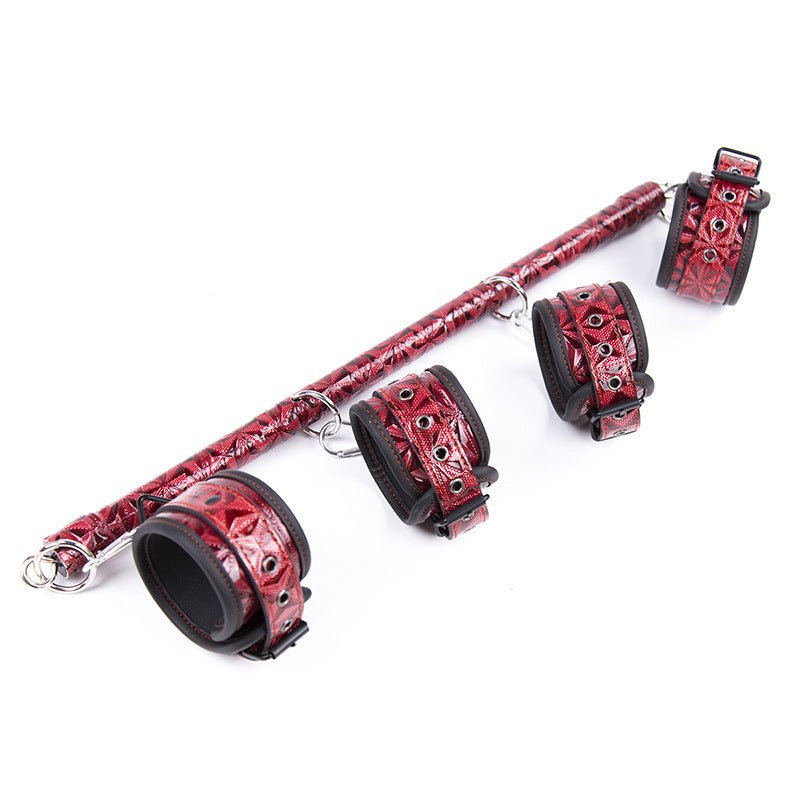 Diamond Pattern Metal Spreader with Handcuffs - divasdenau
