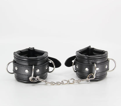 Berlin Baby - Padded Cuffs - Black - divasdenau